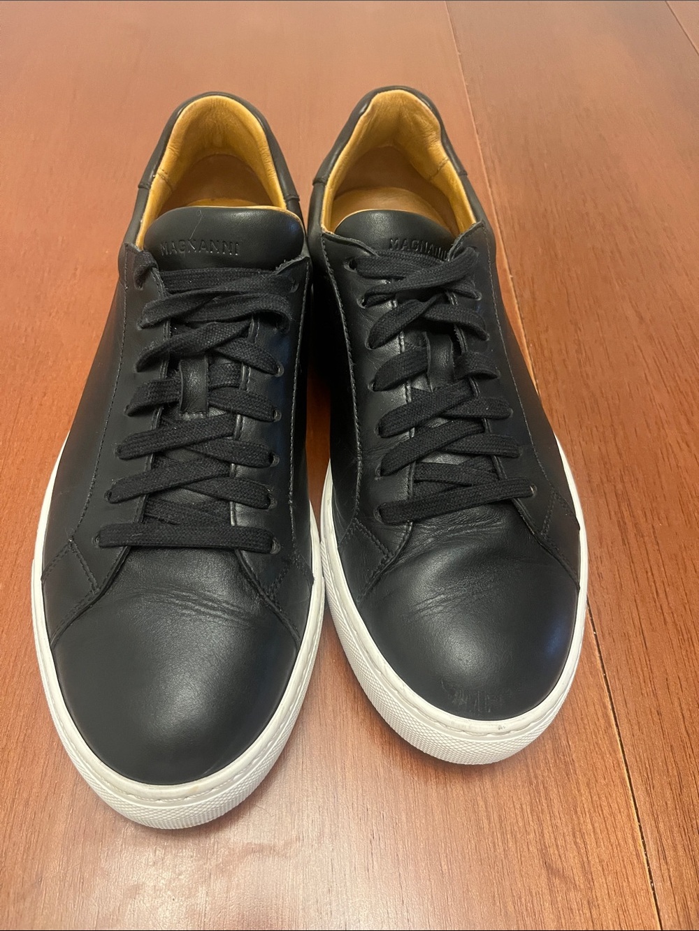 Magnanni Costa Lo Men's Black Leather Low-Top Sneakers with White Sole Sz 9-1/2